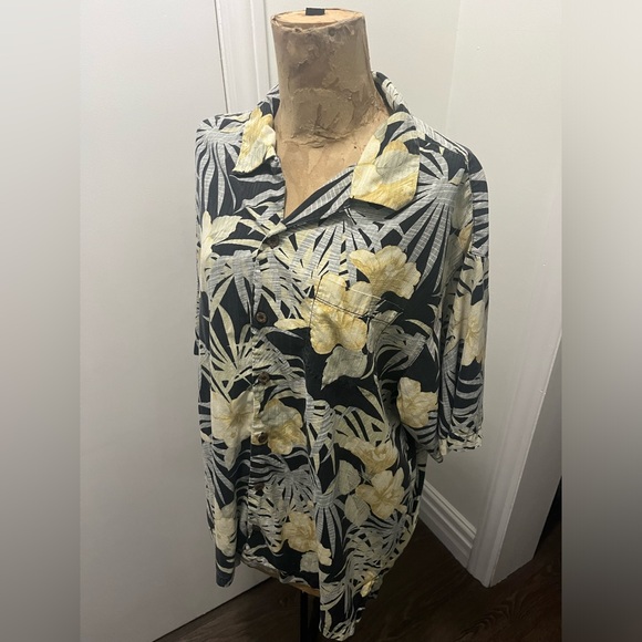 Tommy Bahama Hawaiian Shirt 🌺 - Picture 16 of 16